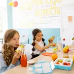 Milano e la refezione scolastica: un servizio pubblico che unisce nutrizione, lavoro ed educazione