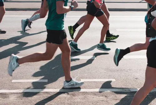Milano Marathon 2026, domenica 12 aprile strade chiuse: orari, zone interessate e cosa cambia per la viabilità