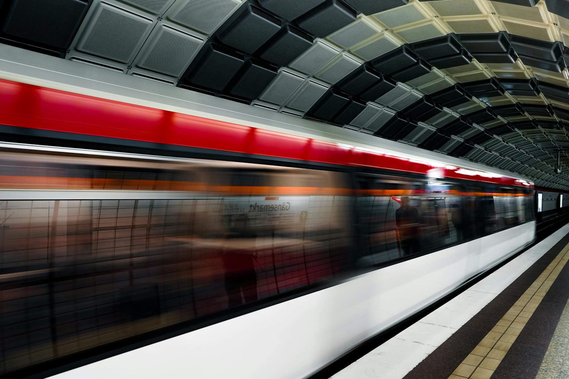 Metro fino a Monza, sbloccati oltre 654 milioni per M5 e M1