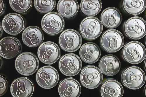 Movida a Milano, dal 1° giugno stop a vetro e lattine in 12 aree