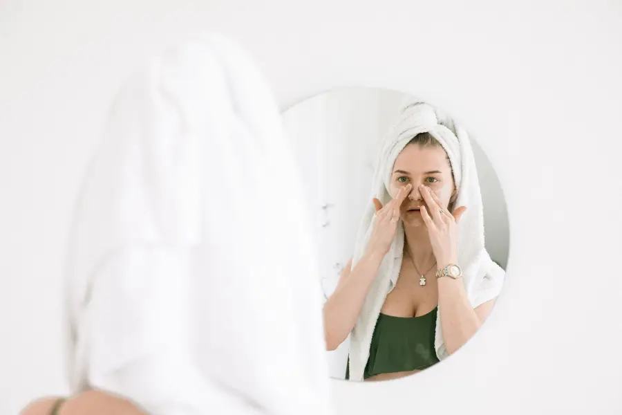 Cosmeticorexia tra i giovani, l’allarme da Milano su pelle e social