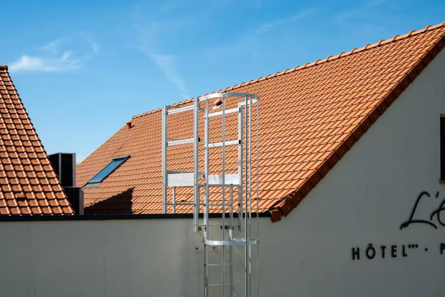 Scala esterna per tetto: obblighi normativi, funzione e criteri di scelta