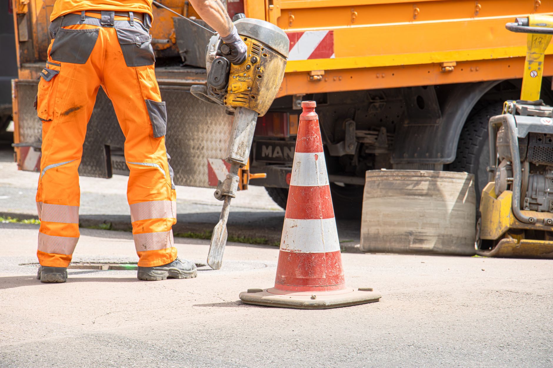 Milano, via Pellico e via Cattaneo rinnovate: 58 nuove fioriere